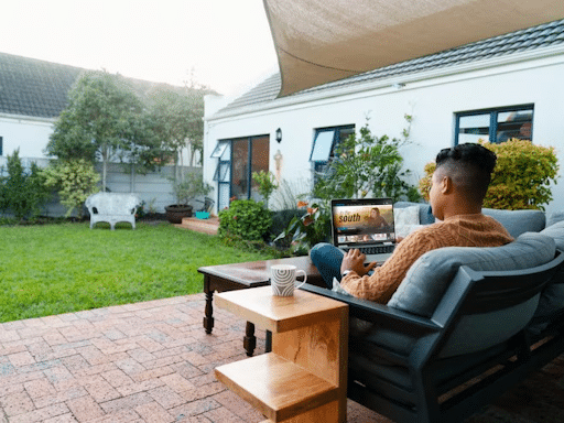 small outdoor living space ideas